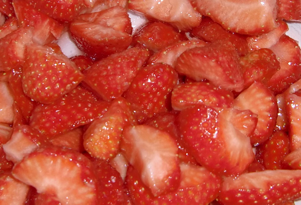 Gezuckerte Erdbeeren oder Erdbeersuppe, rezept – Sahanya